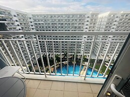 Cheerful Pasay Getaway - Entire Apartment for Rent