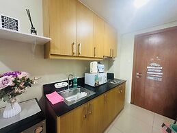 Cheerful Pasay Getaway - Entire Apartment for Rent