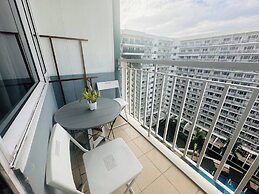 Cheerful Pasay Getaway - Entire Apartment for Rent