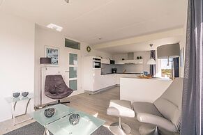 4-person Apartment With Island View