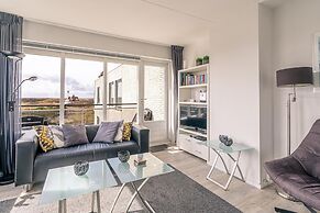 4-person Apartment With Island View