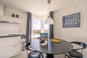 4-person Apartment With Island View