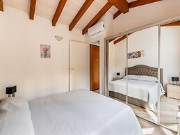 Air-conditioned Penthouse With Terrace and Parking