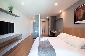 Beachfront Building With Pool and gym - Arus