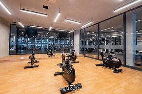 Beachfront Building With Pool and gym - Arus
