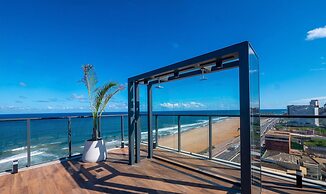 Beachfront Building With Pool and gym - Arus