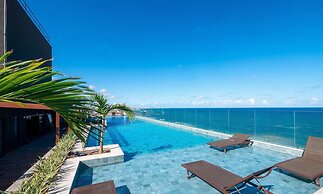 Beachfront Building With Pool and gym - Arus