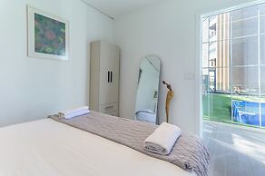 GlassHaus Rooftop 2-BR & Pool in Ghazir