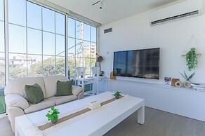 GlassHaus Rooftop 2-BR & Pool in Ghazir