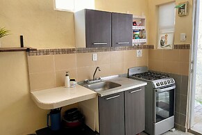 Downtown private Apartment w Kitchen