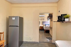 Downtown private Apartment w Kitchen
