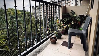 Spacious Central Davao City Getaway - Spacious Apartment With Shared P