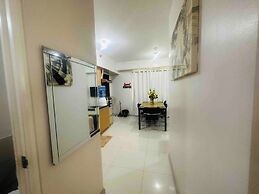 Spacious Central Davao City Getaway - Spacious Apartment With Shared P