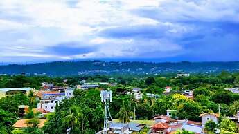 Spacious Central Davao City Getaway - Spacious Apartment With Shared P