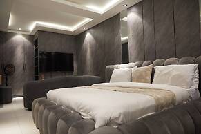 Mo's Place by Zuno Homes
