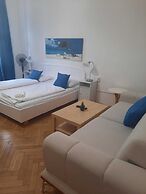 Modern 2BR Apartment Well Connected
