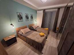 Modern 3BR Apt With Large Balcony