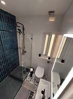 Modern 3BR Apt With Large Balcony