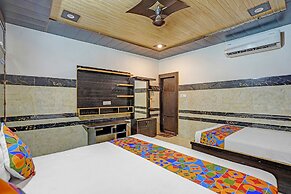 Fabhotel Radha Palace
