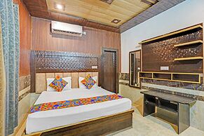 Fabhotel Radha Palace