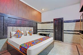 Fabhotel Radha Palace