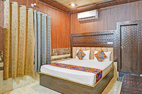 Fabhotel Radha Palace