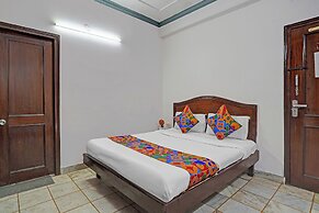 Fabhotel Iconic Residency