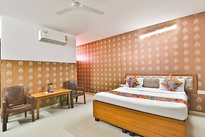 Fabhotel Raas Inn