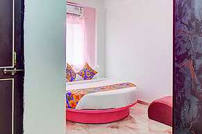 Fabhotel Pink House