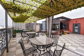 Fabhotel Sunroof & Rooftop
