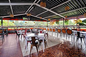 Fabhotel Tap Inn