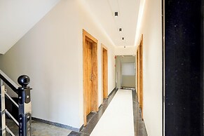 Fabhotel Cosmos Green