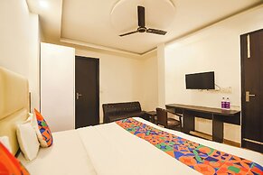 Fabhotel Red Apple