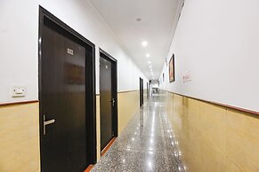Fabhotel Golden Palm
