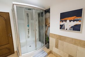 Sleeps 4 - Old Farmhouse - Near Pendle Hill
