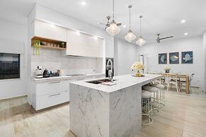 Zenhouse Solstice Designer 4-br Executive Retreat