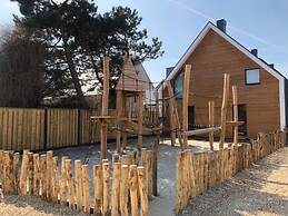 Beautiful Lodge Close to the Beach