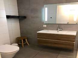 Beautiful Lodge Close to the Beach