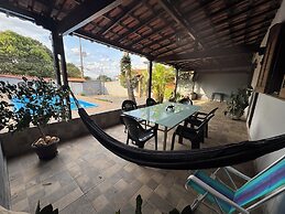 Casa espaçosa com piscina e churrasqueir