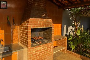 Casa espaçosa com piscina e churrasqueir