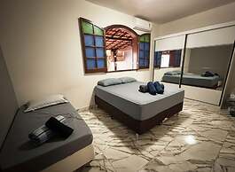 Casa espaçosa com piscina e churrasqueir