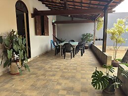 Casa espaçosa com piscina e churrasqueir