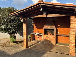 Casa espaçosa com piscina e churrasqueir