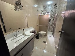 Casa espaçosa com piscina e churrasqueir