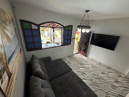 Casa espaçosa com piscina e churrasqueir