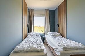 4-person Apartment With Island View