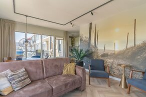 4-person Apartment With Island View