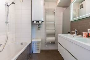 4-person Apartment With Island View