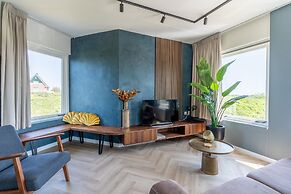 4-person Apartment With Island View