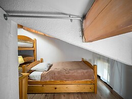 Modern Alpine Apartment in La Foux